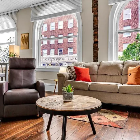The Elm Street Suite - Top Floor Downtown Greensboro - Close To Major Attractions